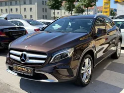 Braun Gebraucht 2015 Mercedes GLA200 SUV | 16.499 € (Fairer Preis)
