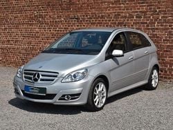 Grau Gebraucht 2011 Mercedes B180 Sport Van / Kleinbus | 6.390 € (Fairer Preis)
