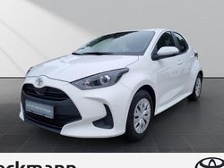 Weiss Gebraucht 2022 Toyota Yaris Comfort Limousine | 14.690 € (Fairer Preis)