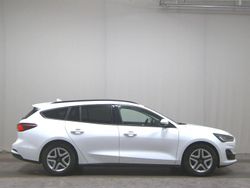 Weiss Gebraucht 2022 Ford Focus Cool & Connect Kombi | 9.950 €