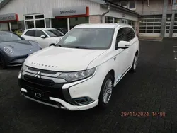 Weiß Gebraucht 2020 Mitsubishi Outlander P-HEV Diamant Edition SUV | 20.990 € (Fairer Preis)