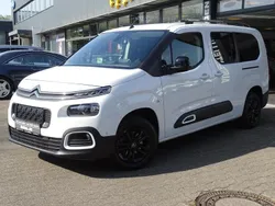 Weiß Gebraucht 2023 Citroën Berlingo Shine Van / Kleinbus | 22.090 € (Etwas zu teuer)
