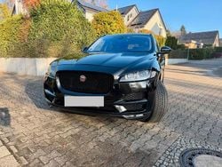 Schwarz Gebraucht 2016 Jaguar F-Pace Portfolio SUV | 14.500 € (Fairer Preis)