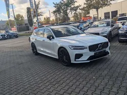 Weiß Gebraucht 2021 Volvo V60 R-Design Kombi | 33.500 € (Fairer Preis)