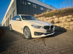 Weiß Gebraucht 2017 BMW 330 Sport Line Limousine | 13.190 € (Superpreis)