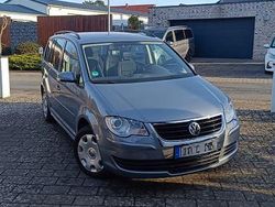 Grau Gebraucht 2007 VW Touran Van / Kleinbus | 3.800 € (Fairer Preis)