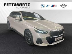 Mineralweiss Gebraucht 2024 BMW 520 Comfort Edition Kombi | 51.800 € (Guter Preis)