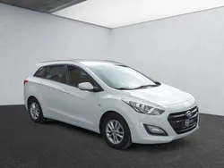 Polarweiß Gebraucht 2016 Hyundai i30 Classic Kombi | 10.450 € (Fairer Preis)