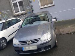 Grau Gebraucht 2005 VW Golf V Limousine | 2.500 € (Fairer Preis)