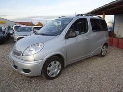 Silber Gebraucht 2004 Toyota Yaris Verso Sol Van / Kleinbus | 2.000 € (Guter Preis)