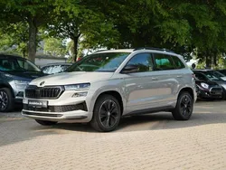 Steelgrau Gebraucht 2022 Skoda Karoq SportLine SUV | 30.889 € (Fairer Preis)