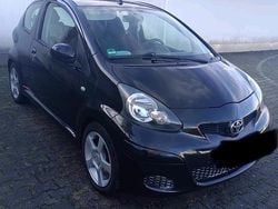 Schwarz Gebraucht 2009 Toyota Aygo Kleinwagen | 2.899 € (Fairer Preis)