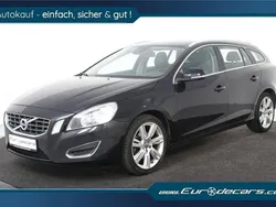 Schwarz Gebraucht 2012 Volvo V60 Summum Kombi | 6.800 € (Etwas zu teuer)