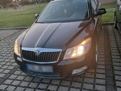 Schwarz Gebraucht 2009 Skoda Octavia Kombi | 2.700 € (Fairer Preis)