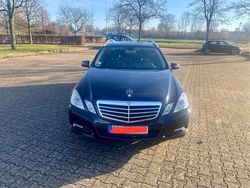 Schwarz Gebraucht 2010 Mercedes E200 Avantgarde Kombi | 9.200 € (Fairer Preis)