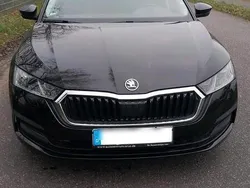 Schwarz Gebraucht 2020 Skoda Octavia Kombi | 16.000 € (Fairer Preis)