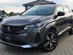 Grau Gebraucht 2021 Peugeot 5008 GT-line Van / Kleinbus | 22.848 € (Etwas zu teuer)