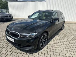 Schwarz Gebraucht 2024 BMW 330e Performance Kombi | 40.949 € (Superpreis)
