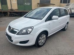 Weiß Gebraucht 2011 Opel Zafira Edition Van / Kleinbus | 4.999 € (Guter Preis)