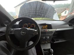 Schwarz Gebraucht 2005 Opel Astra Kombi | 1.200 € (Fairer Preis)