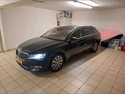 Schwarz Gebraucht 2017 Skoda Superb Kombi | 11.555 € (Teuer)
