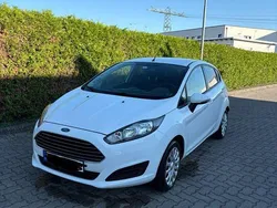 Weiß Gebraucht 2015 Ford Fiesta Kleinwagen | 7.100 € (Fairer Preis)