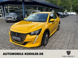 Gelb Gebraucht 2021 Peugeot e-208 Active Kleinwagen | 16.890 € (Etwas zu teuer)