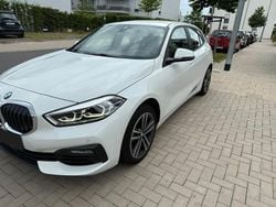 Weiß Gebraucht 2022 BMW 118 Sport Line Kleinwagen | 19.901 € (Guter Preis)