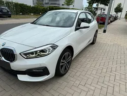 Weiß Gebraucht 2022 BMW 118 Sport Line Kleinwagen | 20.900 € (Guter Preis)