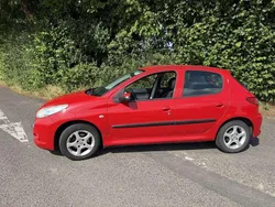 Rot Gebraucht 2009 Peugeot 206+ Kleinwagen | 1.150 €