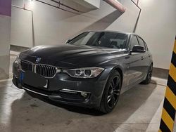 Grau Gebraucht 2012 BMW 318 Luxury Line Limousine | 11.900 €