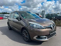 Braun Gebraucht 2013 Renault Scénic III Bose Edition Van / Kleinbus | 5.490 € (Fairer Preis)