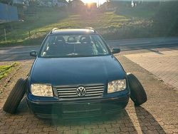 Blau Gebraucht 2001 VW Bora Kombi | 4.000 € (Teuer)