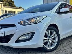 Weiß Gebraucht 2015 Hyundai i30 Style Limousine | 7.900 € (Guter Preis)