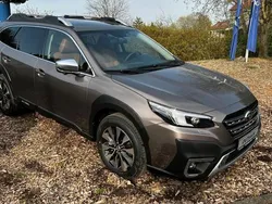Braun (brilliant bronze) Neu 2025 Subaru Outback Platinum SUV | 45.900 € (Fairer Preis)
