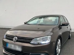 Braun Gebraucht 2012 VW Jetta Highline Limousine | 4.800 € (Guter Preis)