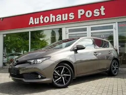 Grau Gebraucht 2018 Toyota Auris Hybrid Team Limousine | 16.899 € (Fairer Preis)