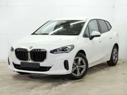 Alpinweiss 2 Gebraucht 2024 BMW 216 Sport Line Van / Kleinbus | 27.480 € (Fairer Preis)