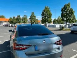 Grau Gebraucht 2018 Skoda Superb Limousine | 22.500 €