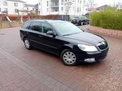Schwarz Gebraucht 2012 Skoda Octavia Kombi | 4.500 € (Superpreis)