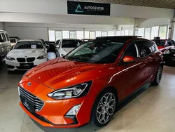 Orange Gebraucht 2019 Ford Focus Titanium Limousine | 18.990 € (Fairer Preis)