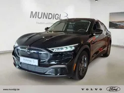 Schwarz Gebraucht 2022 Ford Mustang Mach-E Basis SUV | 42.910 € (Teuer)