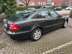 Schwarz Gebraucht 2004 Mercedes 220 Elegance Limousine | 1.950 €