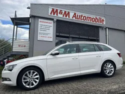 Weiß Gebraucht 2018 Skoda Superb Ambition Kombi | 12.900 € (Guter Preis)