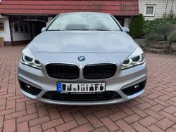 Silber Gebraucht 2016 BMW 218 Active Tourer Van / Kleinbus | 15.500 € (Fairer Preis)