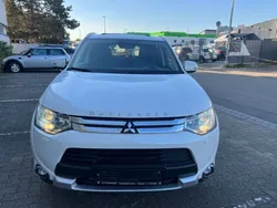 Weiß Gebraucht 2015 Mitsubishi Outlander Instyle SUV | 8.999 € (Fairer Preis)