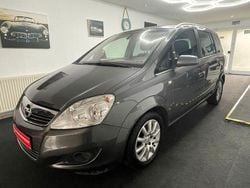Grau Gebraucht 2010 Opel Zafira Family Van / Kleinbus | 4.990 € (Etwas zu teuer)