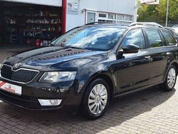 Schwarz Gebraucht 2014 Skoda Octavia Ambition Kombi | 6.550 € (Guter Preis)