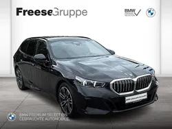 Black sapphire Gebraucht 2024 BMW 520 M Sport Kombi | 58.990 € (Fairer Preis)
