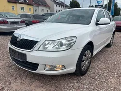 Weiß Gebraucht 2012 Skoda Octavia Best of Kombi | 6.800 € (Guter Preis)